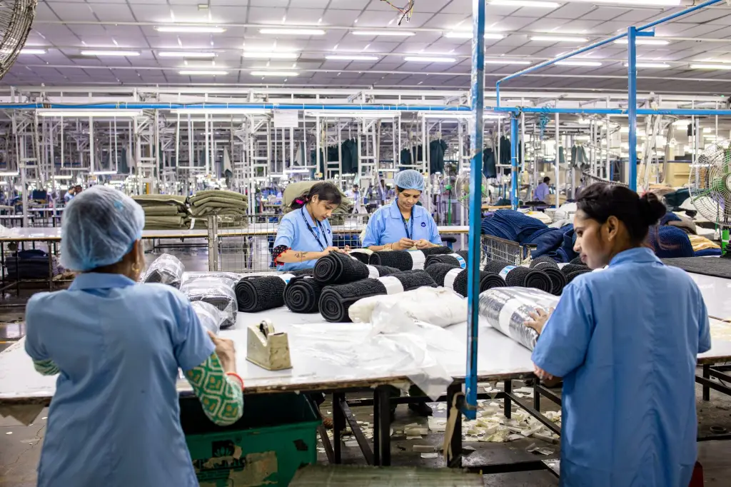 针织开衫ODM生产中纱线选型与工艺适配技术解析