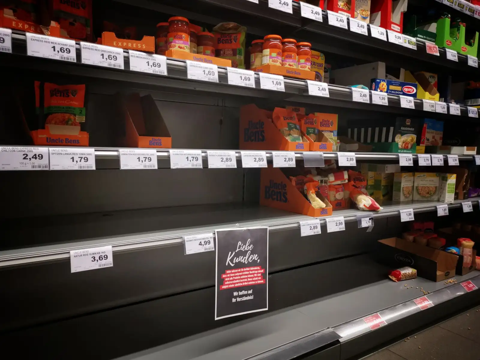 针织开衫与羊毛衫产品对比:材质、工艺及适用场景全解析